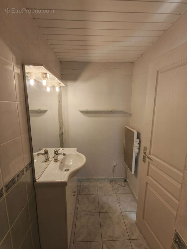 Appartement à VILLESISCLE