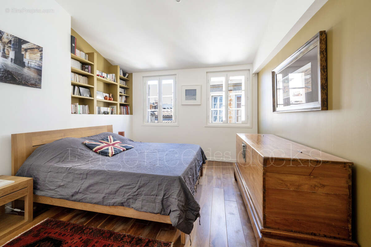 Bordeaux centre historique - magnifique appartement rénové avec belle vue - photo 11
