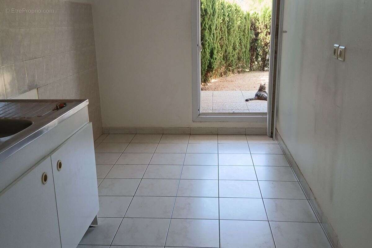 T5 E02660029L - Dans petite copropriété spacieux T5 de 98m² avec jardin de 93m² proche calanques - photo 5