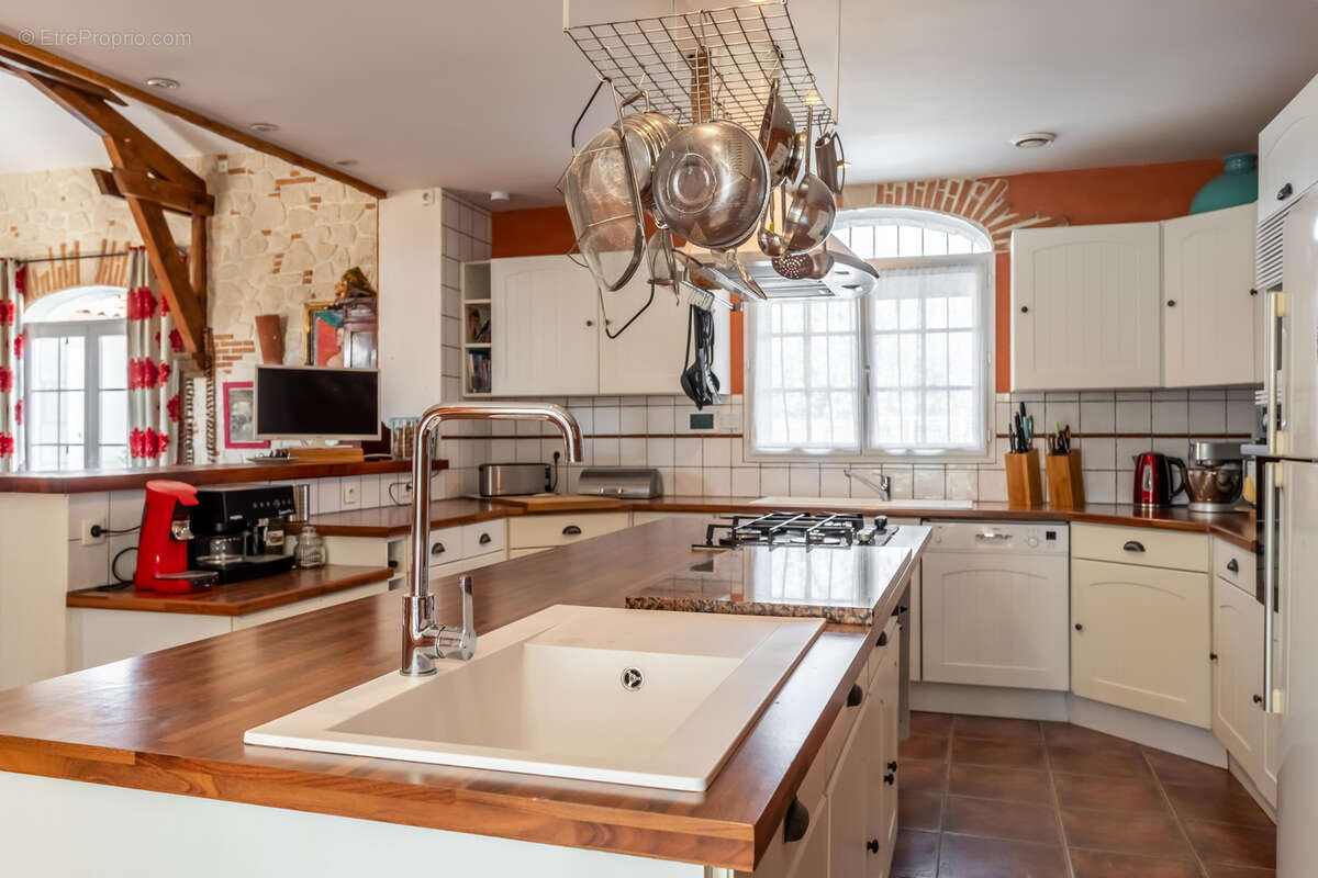 Propriété de campagne avec piscine, annexe, terrain, garage et lac - photo 28