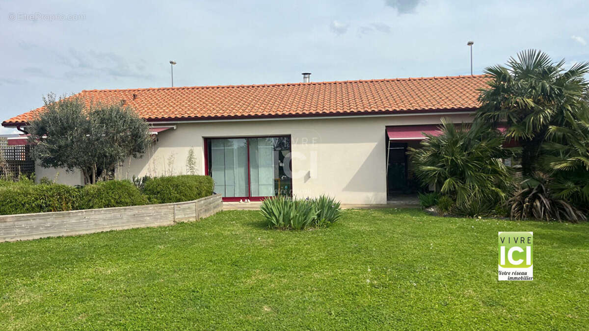 Maison à LA CHAPELLE-BASSE-MER