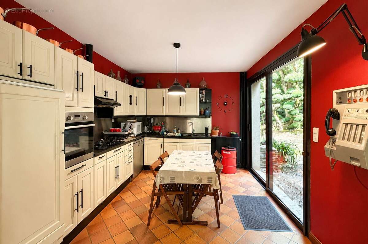 Cuisine - Maison à SAINT-LAURENT-LES-EGLISES