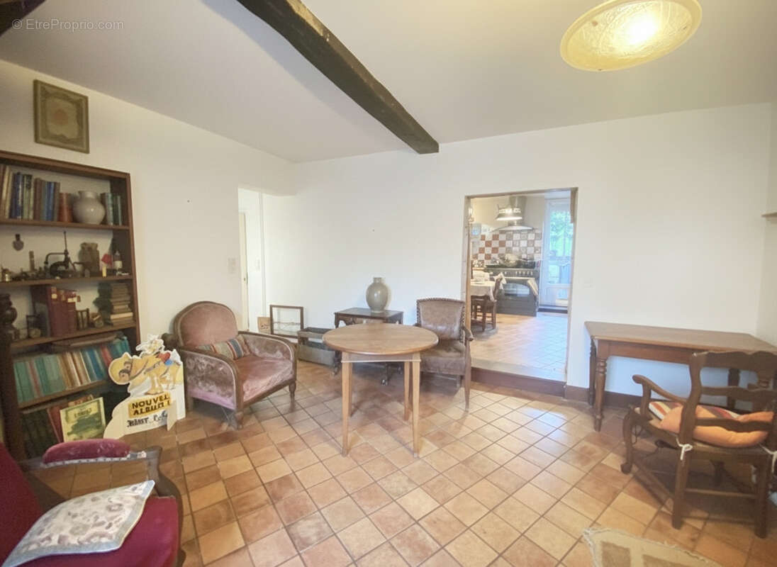 Maison à MANZAC-SUR-VERN