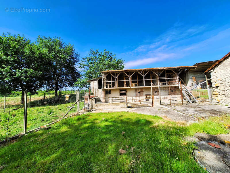 Corps de ferme à aménager avec dépendances et plus de 7 000 m² de terrain  Plaisance-du-Gers - photo 4