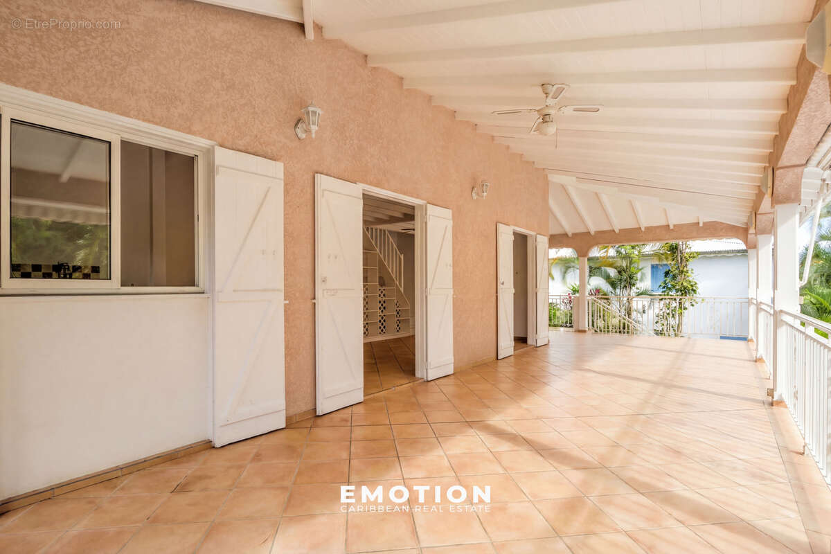 Maison à BAIE-MAHAULT