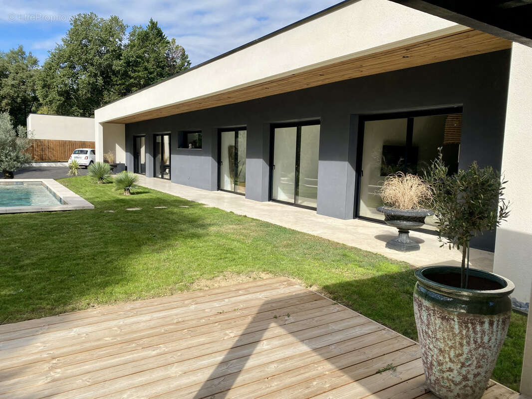 Maison à MONTAIGUT-SUR-SAVE