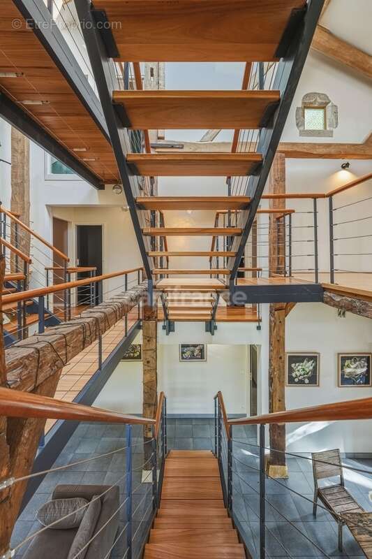 Maison à SAINT-GENIS-POUILLY