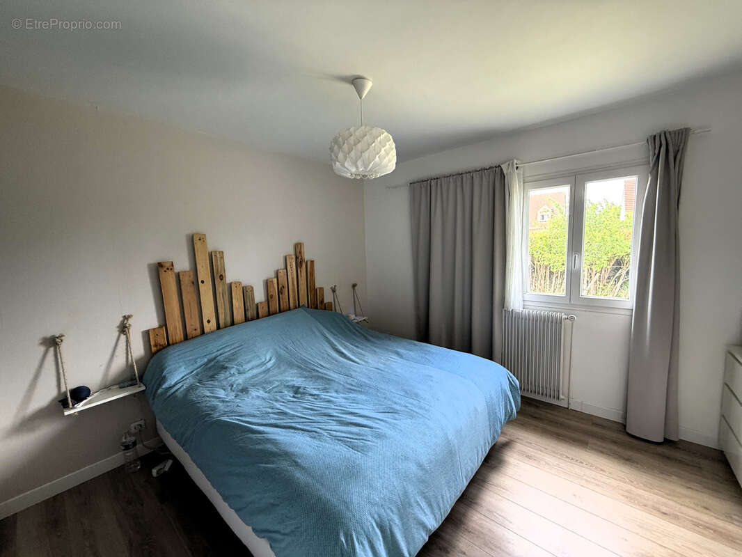 Maison à LA QUEUE-LES-YVELINES