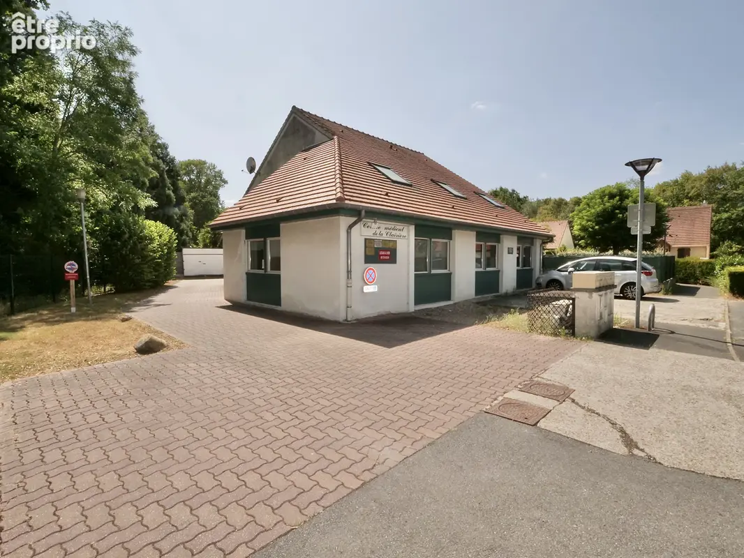 Commerce 250 m² à Le Chatelet-En-Brie  - photo 2