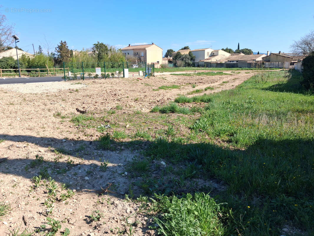 Terrain à MONTEUX