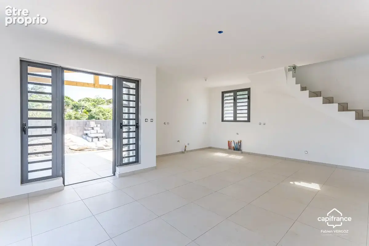 L’Étang-Salé – Villa T4 avec 3 chambres, varangue et jardin - photo 3