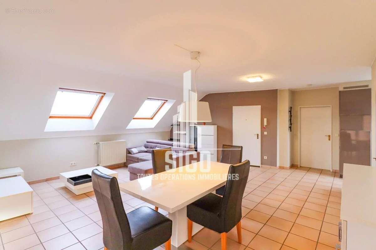 Appartement à MEZERES