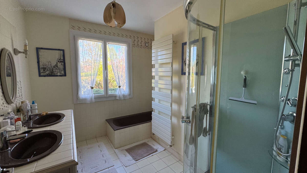 Maison à FONTAINE-LE-COMTE