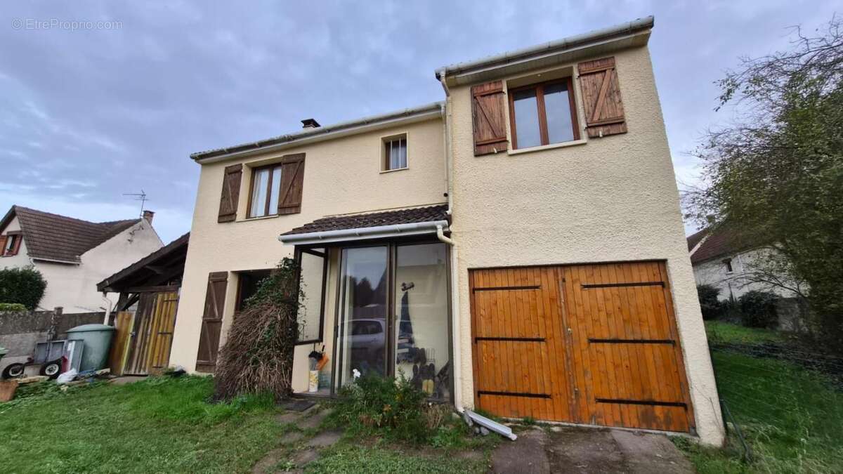 Maison à SAINT-GERMAIN-LES-ARPAJON