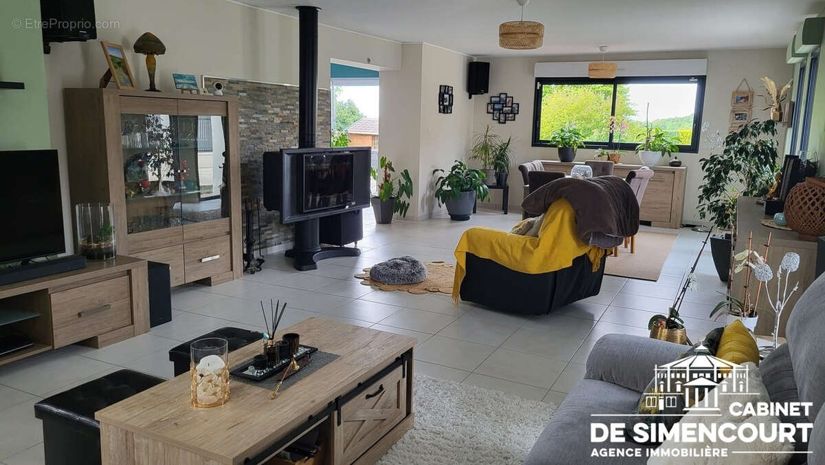 Maison à VERS-SUR-SELLES