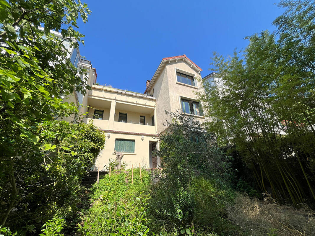 Maison à SURESNES