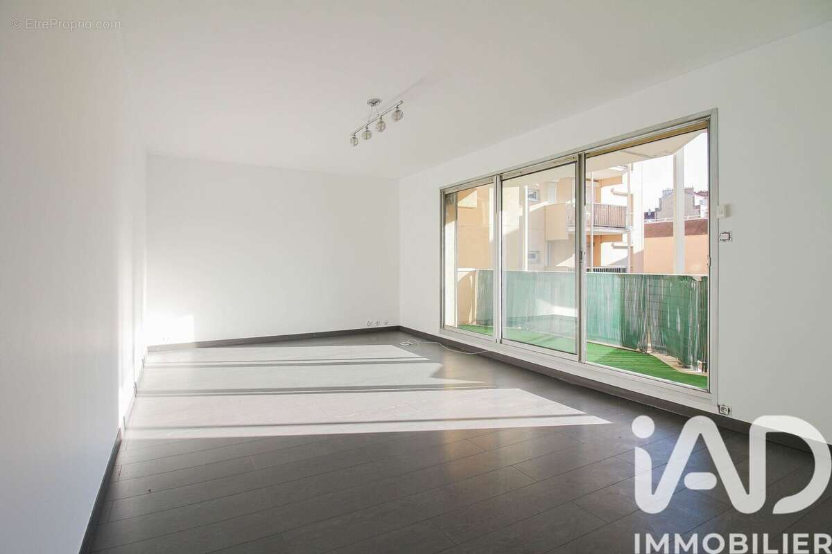 Photo 2 - Appartement à COURBEVOIE