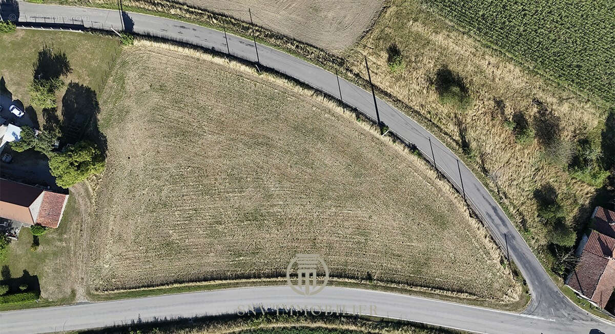 Terrain à SAINT-POURCAIN-SUR-SIOULE