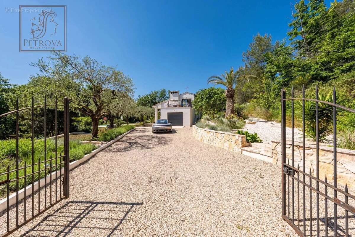 Maison à TOURRETTES-SUR-LOUP