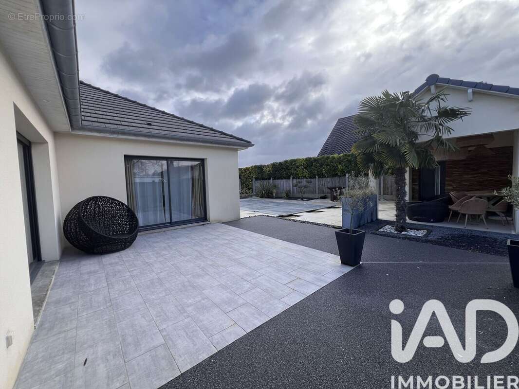 Maison 126 m² à Saint-Pouange  - photo 4