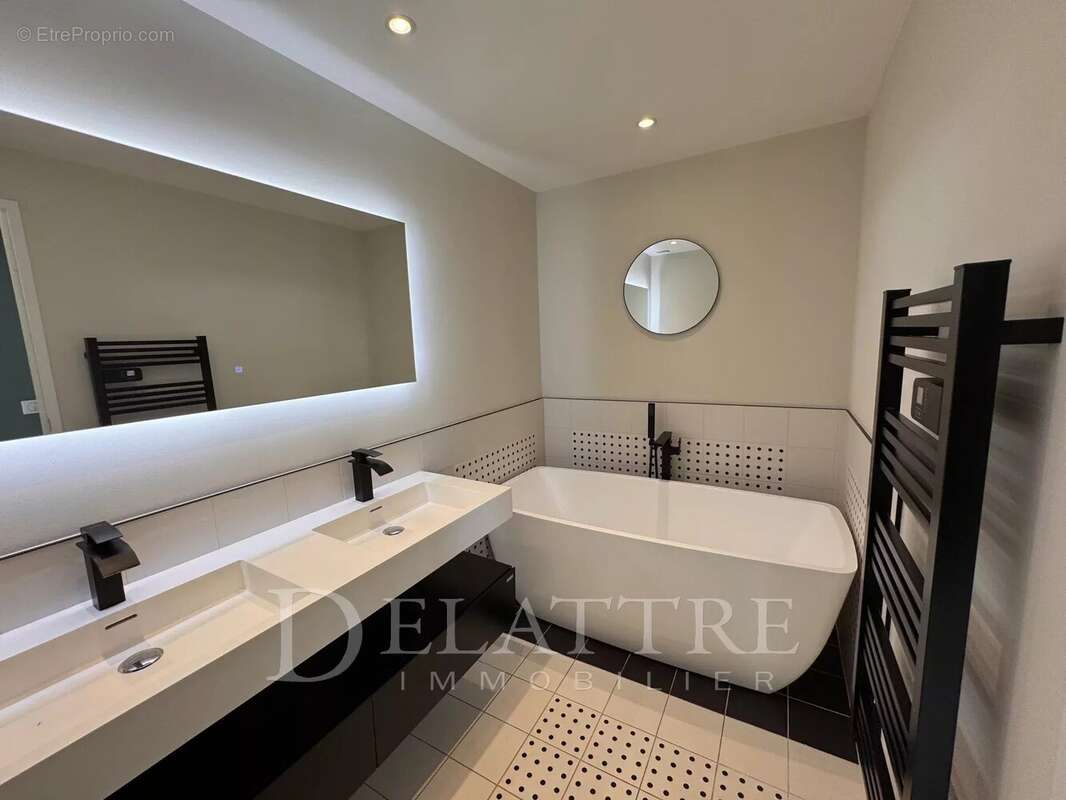 Appartement à SAINT-LAURENT-DU-VAR