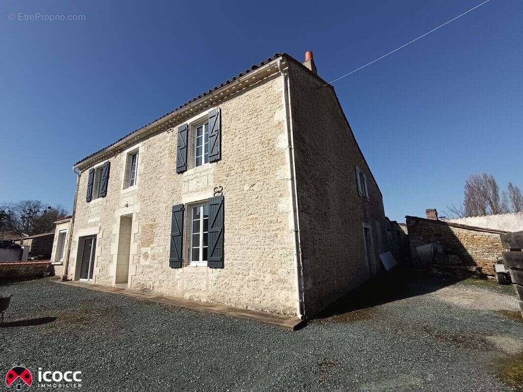 Maison 135 m² à Sainte-Hermine  - photo 3