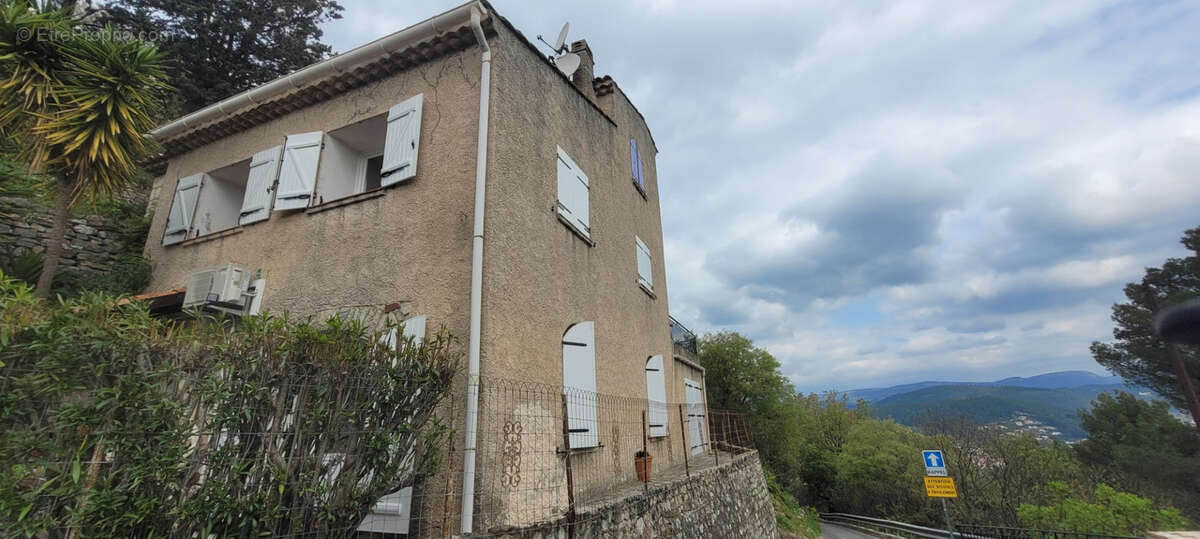 Maison à SOLLIES-VILLE