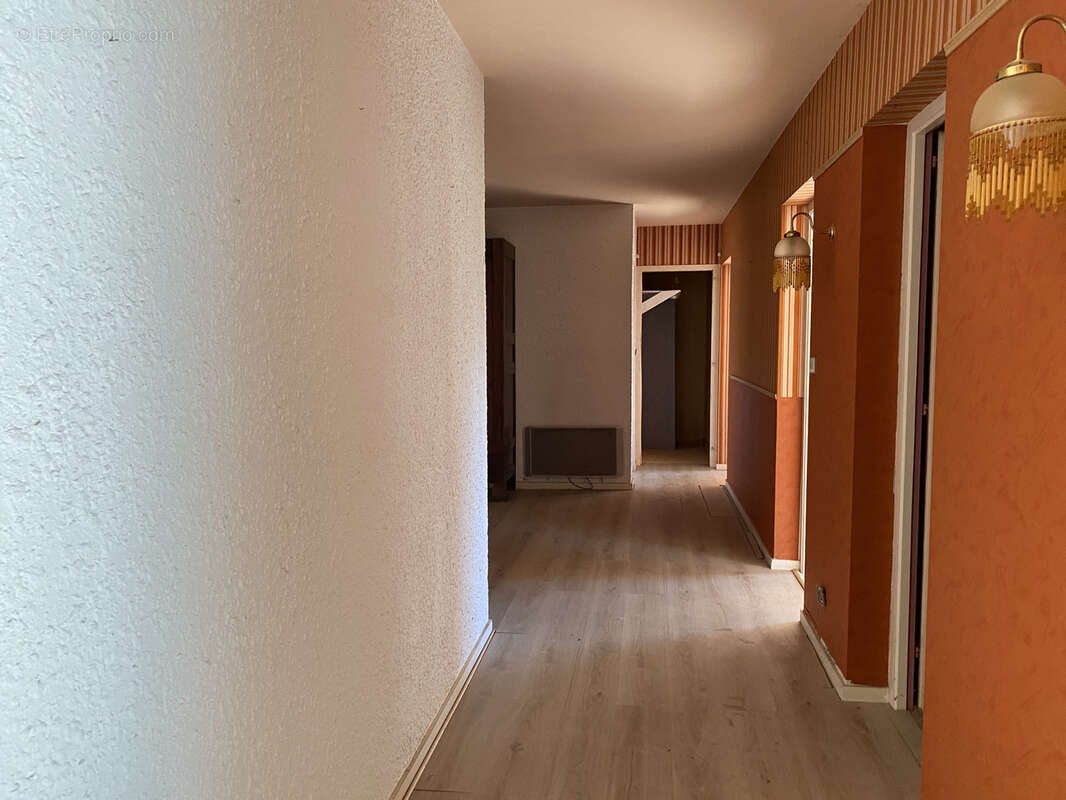 Maison à AVIGNON-LES-SAINT-CLAUDE