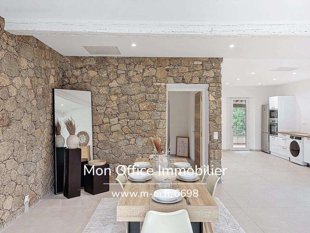 Maison à PLAN-DE-LA-TOUR