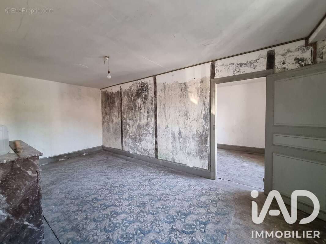 Maison 128 m² à Saint-Cyr-Les-Colons  - photo 4