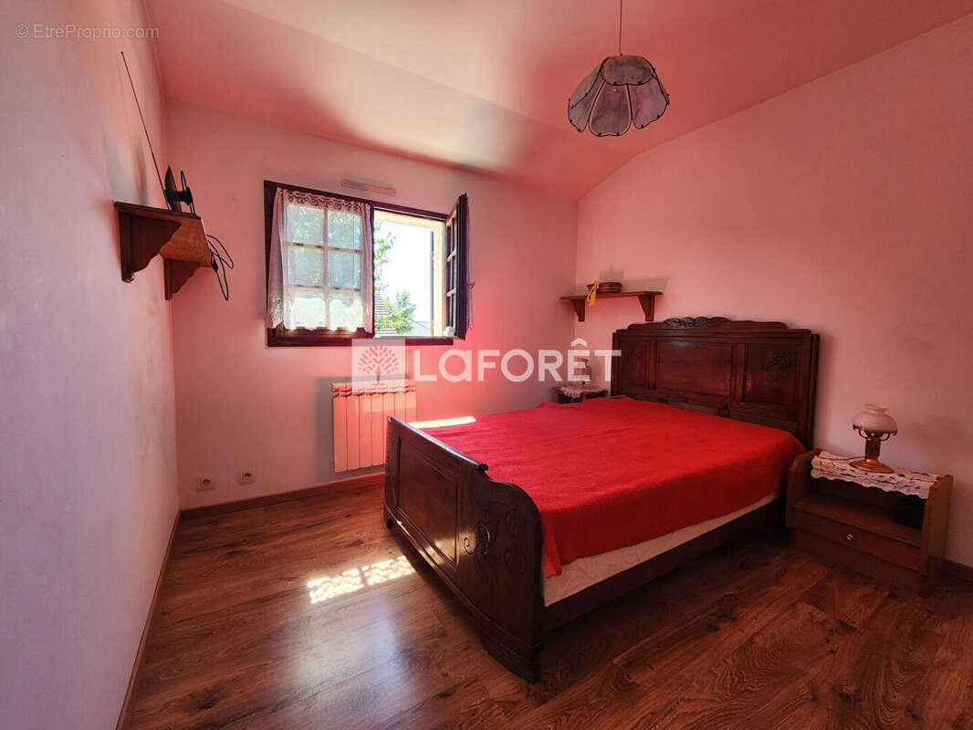 Maison familiale 6 chambres 160 m2 avec jardin - Thuit Anger - photo 17