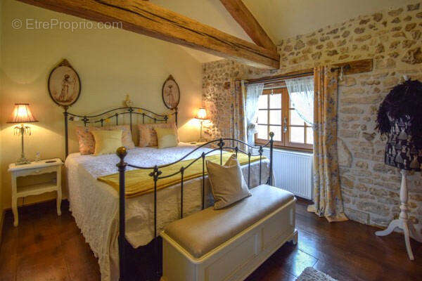 CHAMBRE - Maison à GENOUILLE