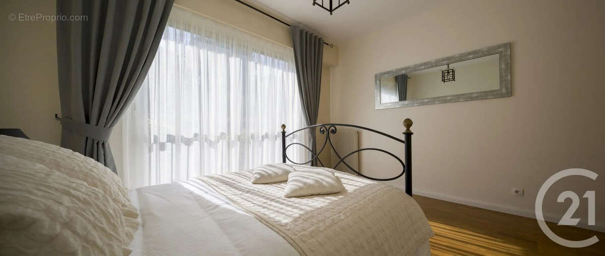 Appartement à SAINT-LAURENT-DU-VAR