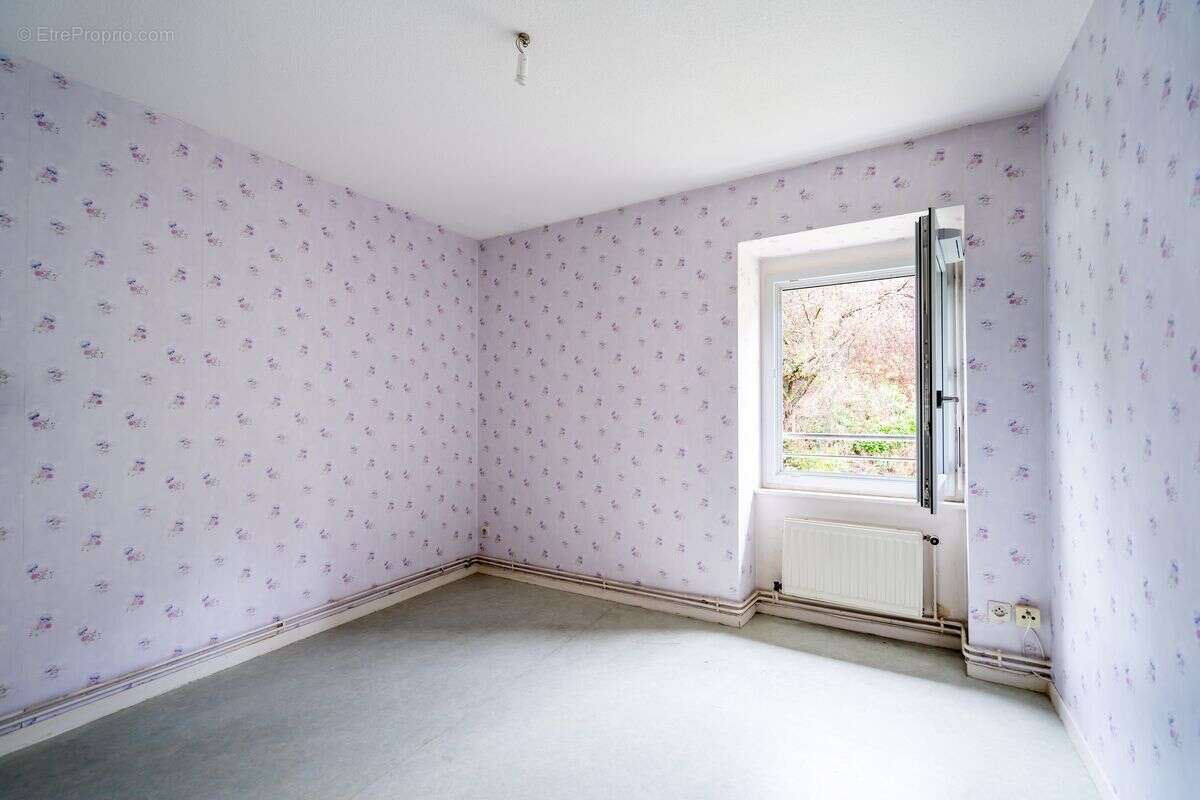 Appartement à COURS-LA-VILLE