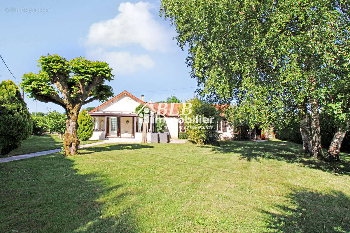 Maison à LE PERRAY-EN-YVELINES