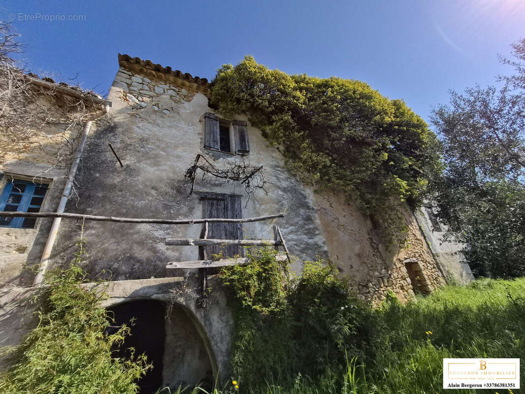 Maison à SAINT-CEZAIRE-SUR-SIAGNE