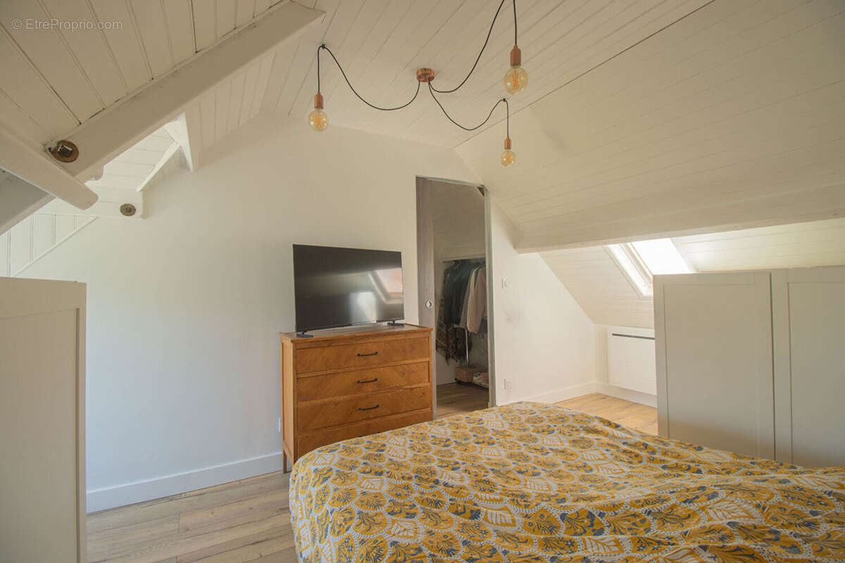 Maison à BECON-LES-GRANITS