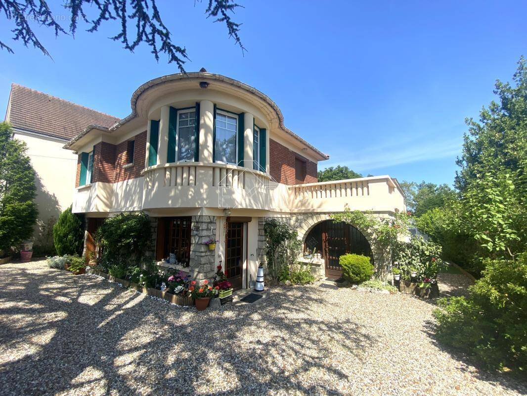 Maison à BONNIERES-SUR-SEINE