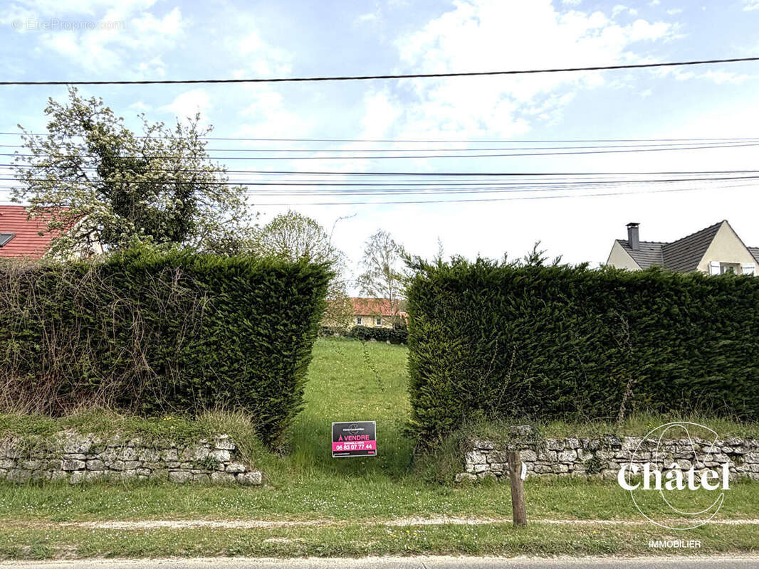 Terrain à CREPY-EN-VALOIS