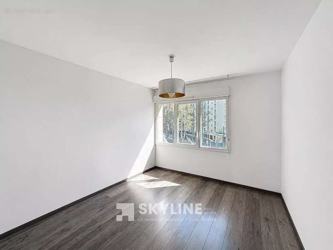 Appartement 86 m² à Marseille-6e  - photo 4