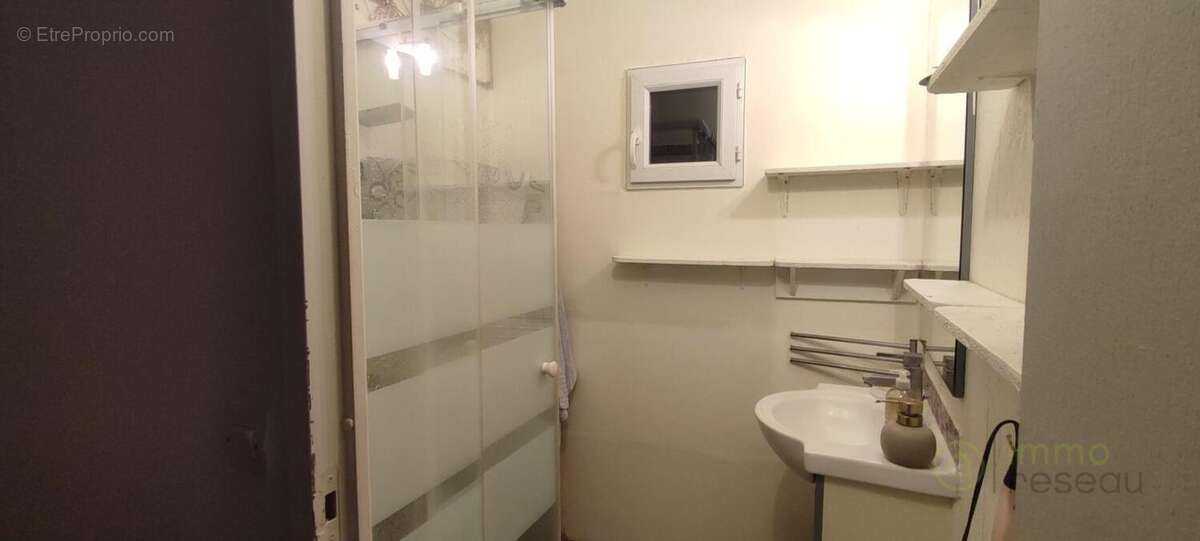 Maison 130 m² à Saint-Bonnet-Sur-Gironde  - photo 8