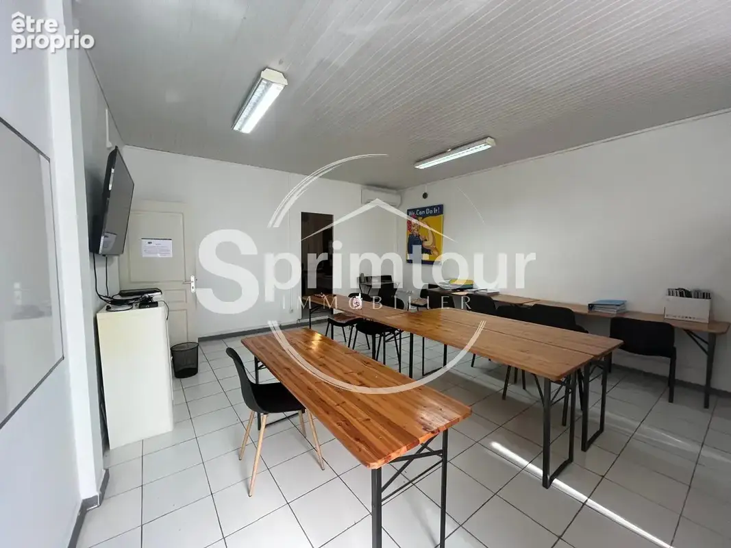 BASSE-TERRE - Immeuble avec bureaux en très bon état - libre d'occupation - photo 4