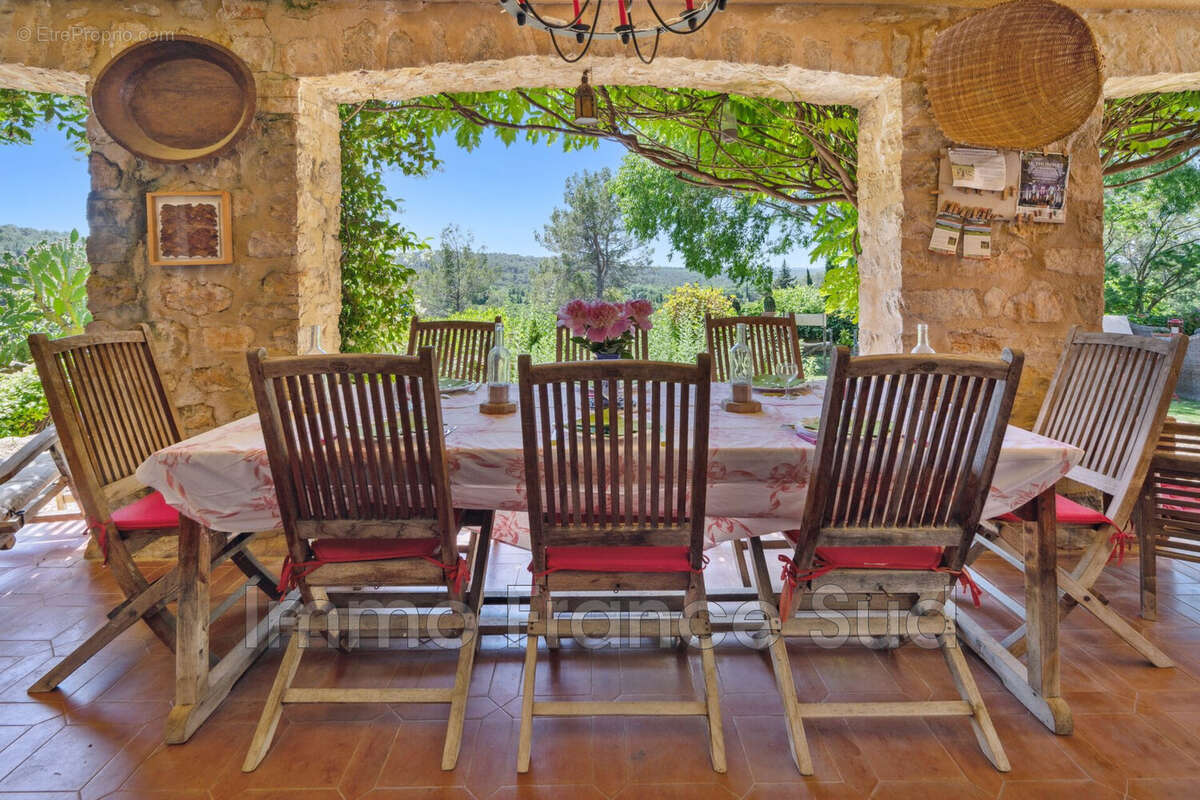 Maison à ENTRECASTEAUX