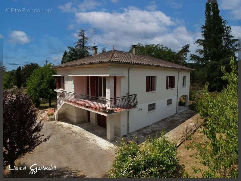 Maison à vendre 9 pièces d’environ 188 m² 7 chambres avec garage à Port-Sainte-Foy-et-Ponchapt (24) - photo 3