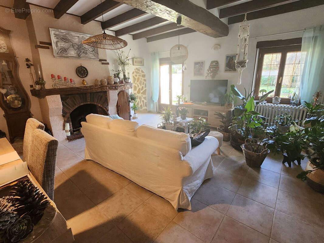 OPPORTUNITÉ - VIAGER, maison en pierre de 196 m2 et dépendances sur jardin - photo 2