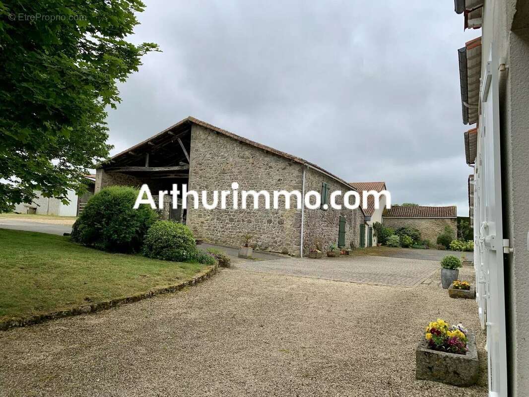 Maison à MAULEON