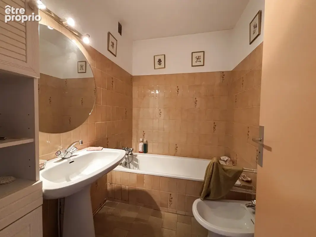 Bel appartement t3 traversant avec terrasse, garage et cave - centre-ville - photo 11