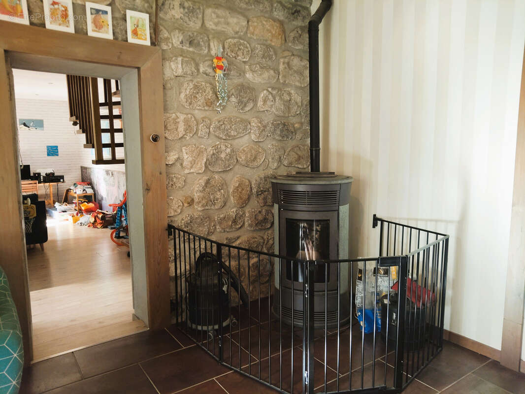 Maison à LES OLLIERES-SUR-EYRIEUX