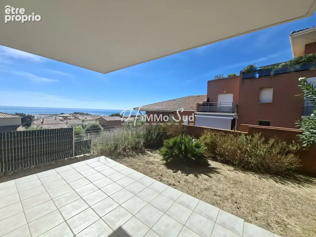 Appartement t2 en rez-de-chaussee avec vue mer -terrasse - jardin - place de parking - photo 1