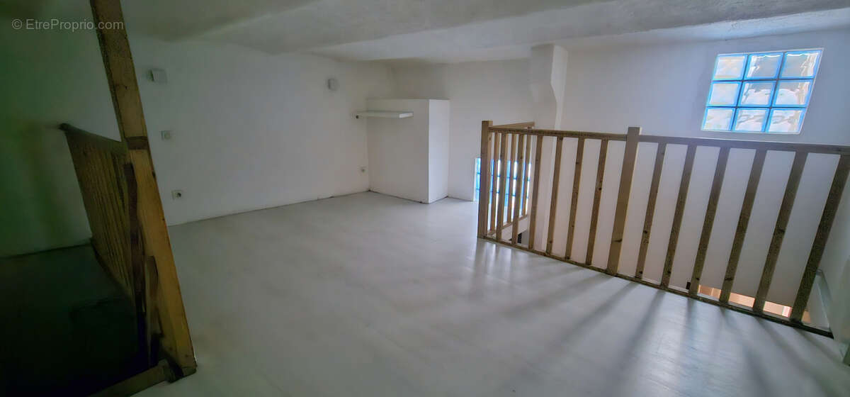 Appartement à BAGNOLS-EN-FORET